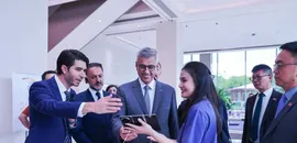 Sağlık Bakanı Memişoğlu, Huawei'nin Çin'deki genel merkezini ziyaret etti