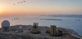 Silahlanan İranlılar, ABD’nin Kara Saldırısına Karşı Devriye Geziyor