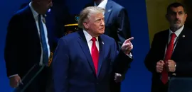 Trump Afirma Que Funcionarios Estadounidenses e Iraníes Se Reunieron el Martes, Poco Después de Advertir Que Podría "Aniquilar" A Irán