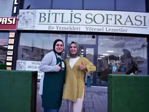 Güçlerini birleştiren 9 kadın, kurdukları işletmede yöresel yemekler hazırlıyor