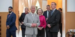 İngiltere Kralı 3. Charles, Cambridge Merkez Camisi'ni ziyaret etti