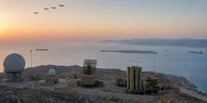 Silahlanan İranlılar, ABD’nin kara saldırısına karşı devriye geziyor