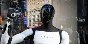 Tesla Optimus Üretimini Hızlandırdı: Robotun Elleri Darboğaz Oldu