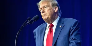 Trump, "İran'a 300 milyar dolar verilecek" iddiasını reddetti