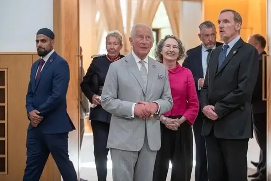 İngiltere Kralı 3. Charles, Cambridge Merkez Camisi'ni ziyaret etti