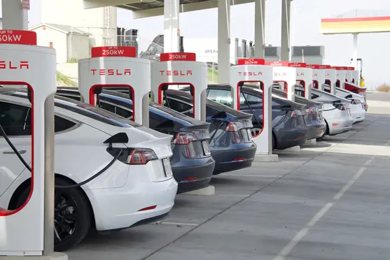 Tesla’dan Supercharger’lar İçin Acil Kaçış Özelliği