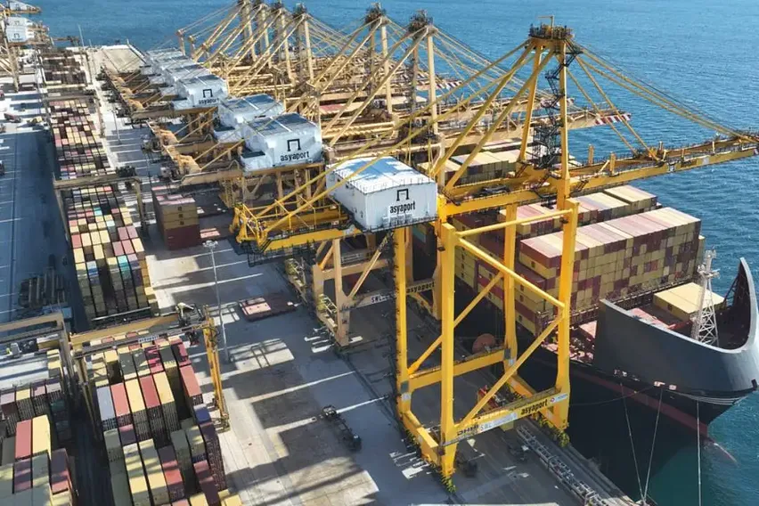 Asyaport'tan Türkiye Rekoru Geldi: Tek Gemiden Binlerce Konteyner İndirildi! Hizmet İhracatına Dev Katkı