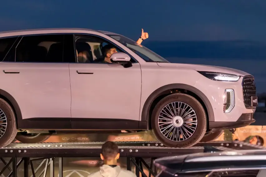 Chery Bataryayı 24 Saat Tuzlu Suda Bıraktı: Ardından Araca Takıp Darbeye Maruz Bıraktı