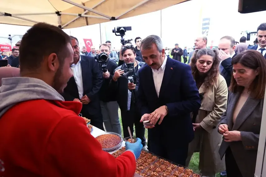 Edirne'de düzenlenen fıstık festivalinde "en güzel fıstık" seçildi Edirne'de düzenlenen fıstık festivalinde "en güzel fıstık" seçildi
