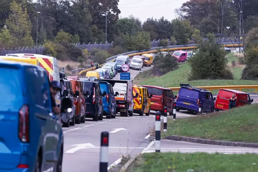 Ford Transit 60. yılında "Dünyanın En Büyük Ticari Araç Konvoyu" rekorunu kırdı Ford Transit 60. yılında "Dünyanın En Büyük Ticari Araç Konvoyu" rekorunu kırdı