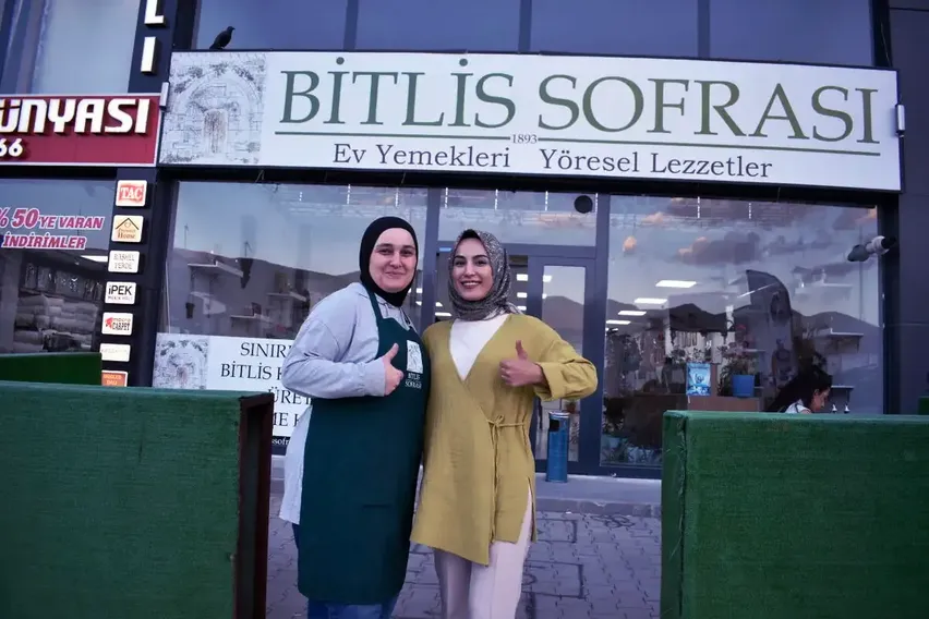Güçlerini birleştiren 9 kadın, kurdukları işletmede yöresel yemekler hazırlıyor