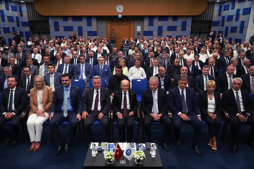 Hazine ve Maliye Bakanı Mehmet Şimşek, İzmir'de iş insanlarıyla buluştu