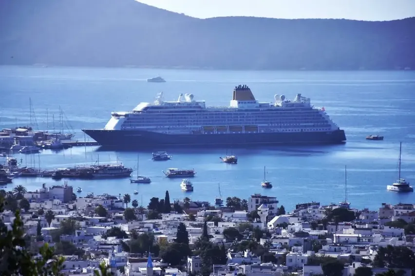"Spirit of Adventure" isimli kruvaziyer Bodrum'a geldi