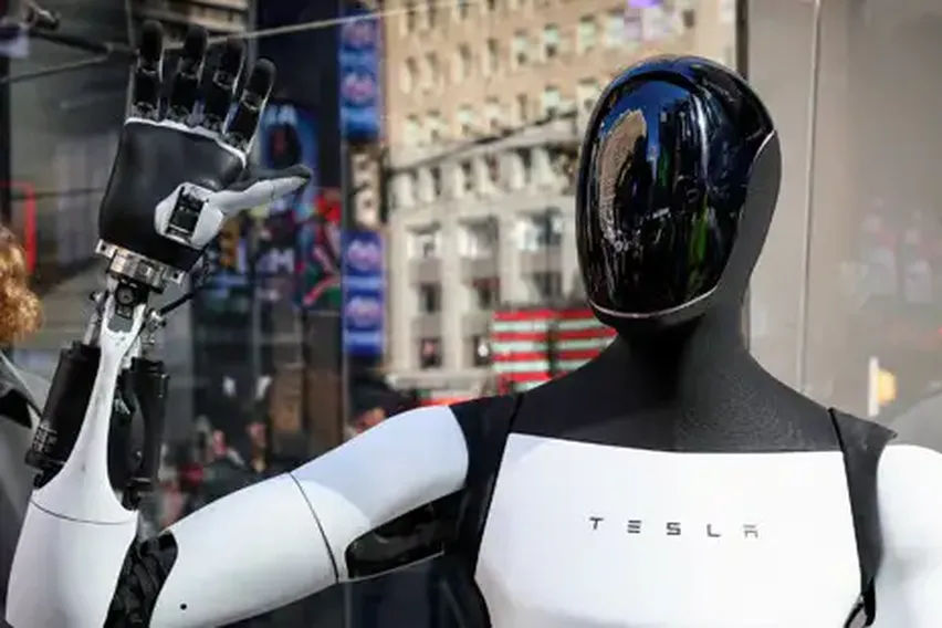 Tesla Optimus Üretimini Hızlandırdı: Robotun Elleri Darboğaz Oldu