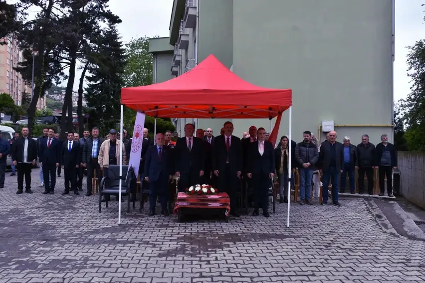 Trabzon'da üreticilere 260 bin sebze fidesi dağıtıldı Trabzon'da üreticilere 260 bin sebze fidesi dağıtıldı