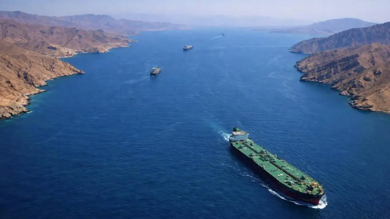 Hürmüz’de Abluka Delindi: Bir Tanker Daha Boğazı Geçti